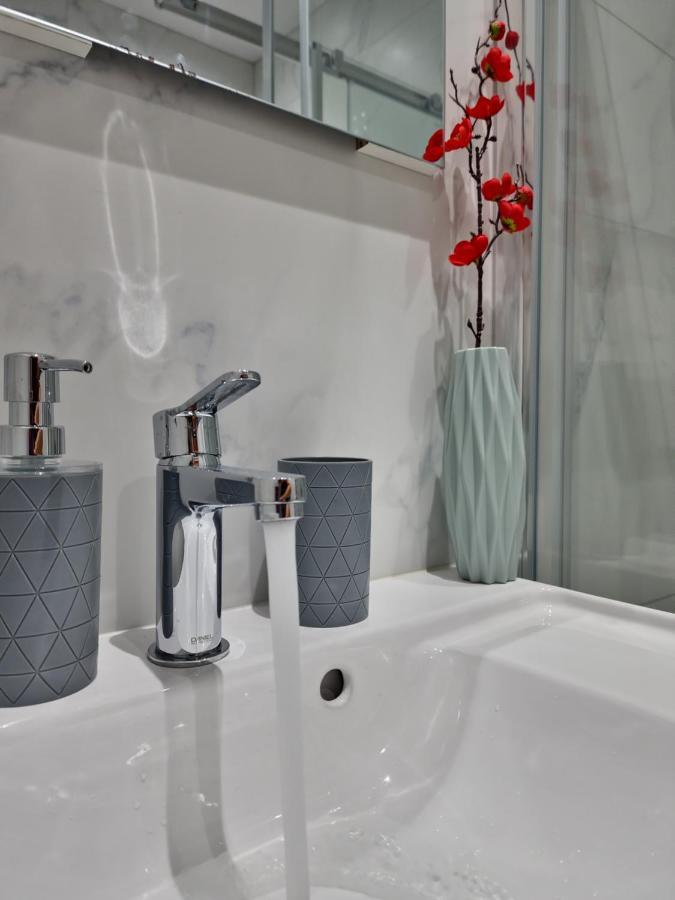 Carisa Deluxe Apartment With Jacuzzi 拉纳卡 外观 照片