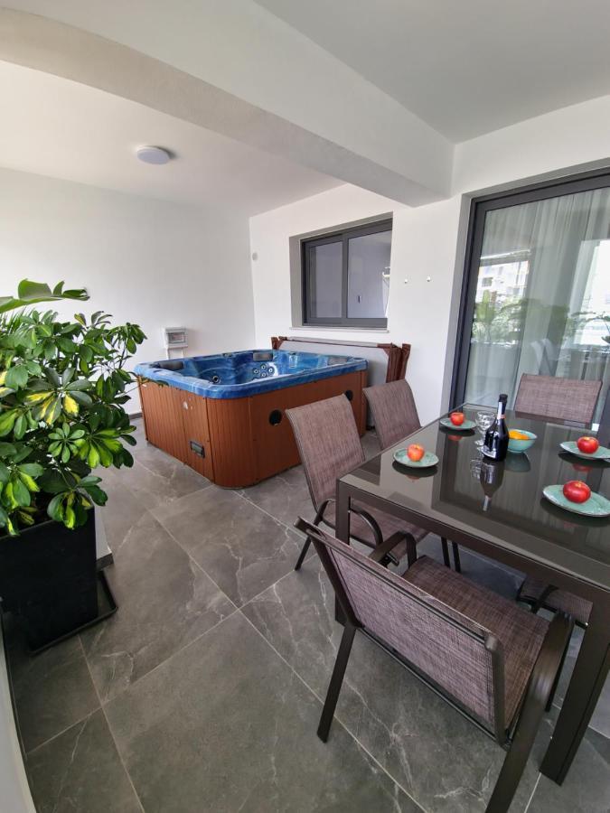 Carisa Deluxe Apartment With Jacuzzi 拉纳卡 外观 照片