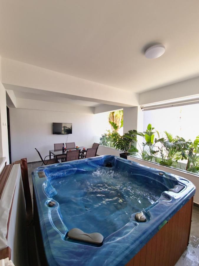 Carisa Deluxe Apartment With Jacuzzi 拉纳卡 外观 照片